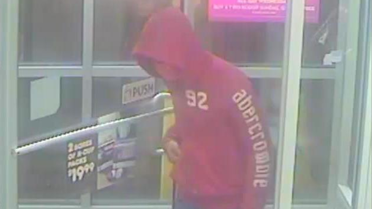  Surveillance footage of the attempted armed robber, 6:55 p.m. Oct. 17. (Courtesy of PPD) 