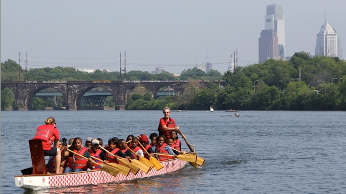  Saturday's Independence Dragon Boat Regatta will leave much of Kelly Drive closed to traffic for much of the day. (Emma Lee/for NewsWorks) 