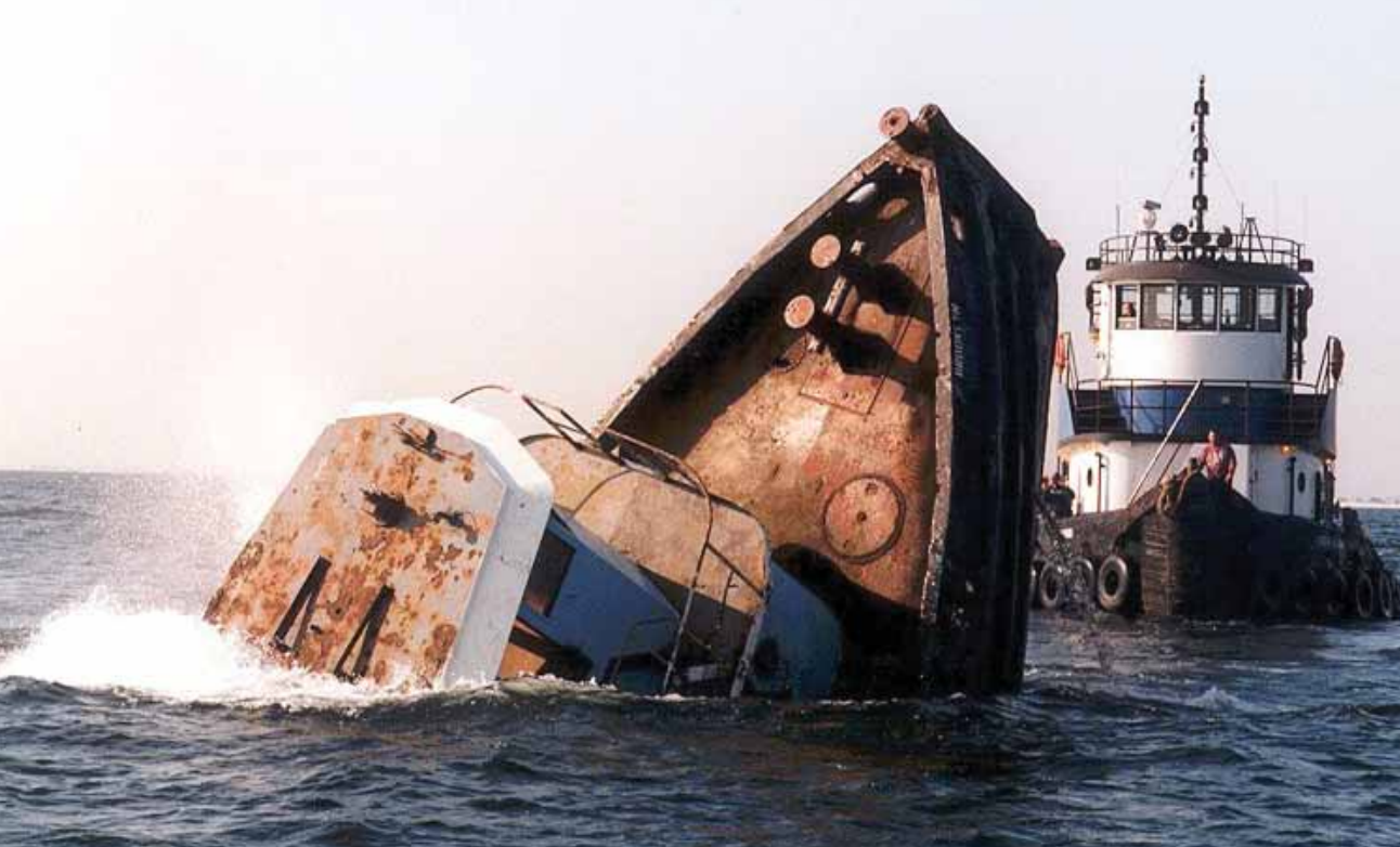 The sinking of Joan LaRie III on the Axel Carlson Reef in 2005. (Photo: New Jersey Division of Fish & Wildlife)