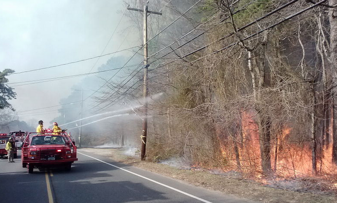  New Jersey Forest Fire Service crews battling a large brush fire in Brick on April 13, 2014. (Photo: NJFFS) 