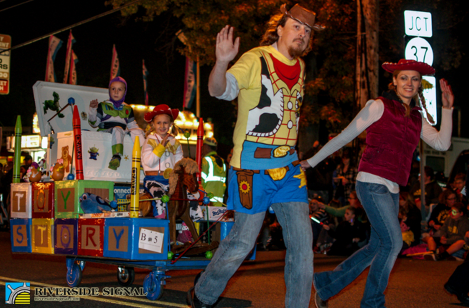  2014 Toms River Halloween parade. (Image: Riverside Signal) 