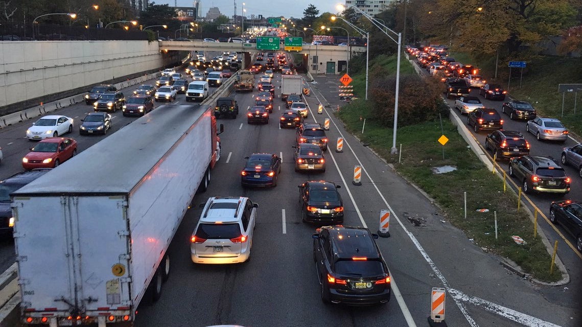 Traffic clogs I-676 in Philadelphia  during the SEPTA strike. (Katherine Blodgett via Twitter)