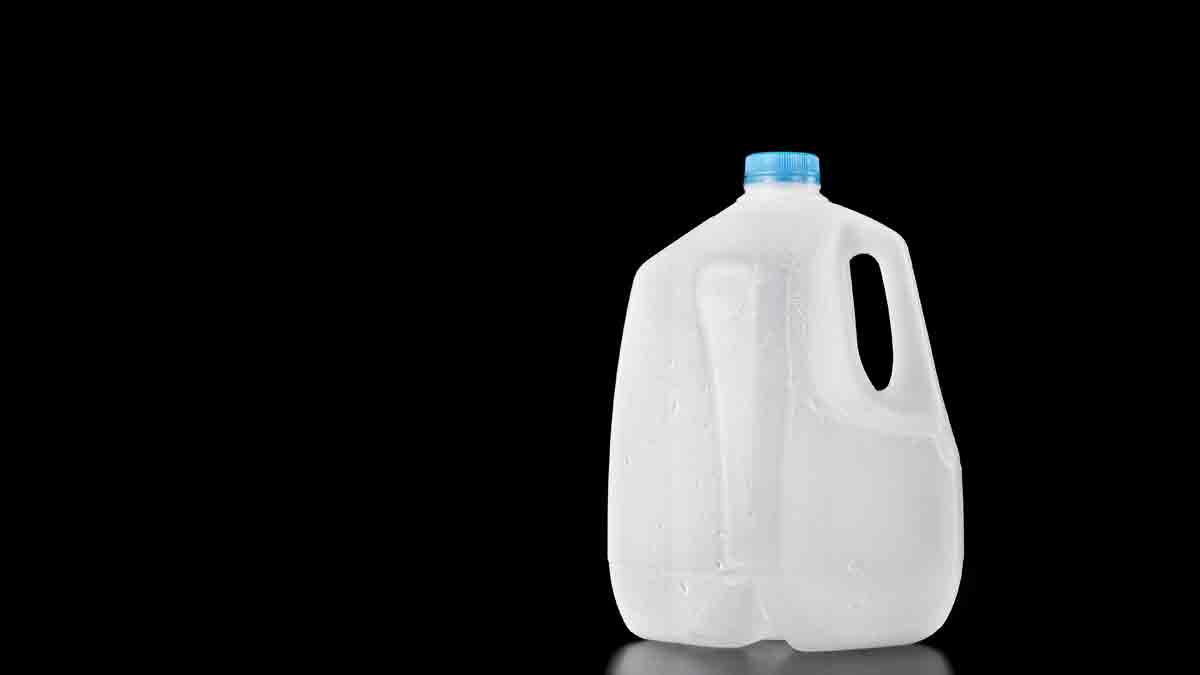  (<a href='http://www.shutterstock.com/pic-45974677/stock-photo-plastic-recyclable-water-milk-or-juice-bottle-of-one-gallon-with-water-drops-on-the-surface.html?src=csl_recent_image-1'>Gallon jug</a> courtesy of Shutterstock.com) 