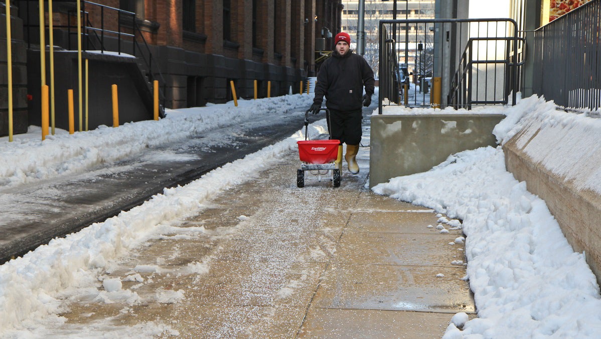  Old City sidewalks get salted. (Kimberly Paynter/WHYY, file) 