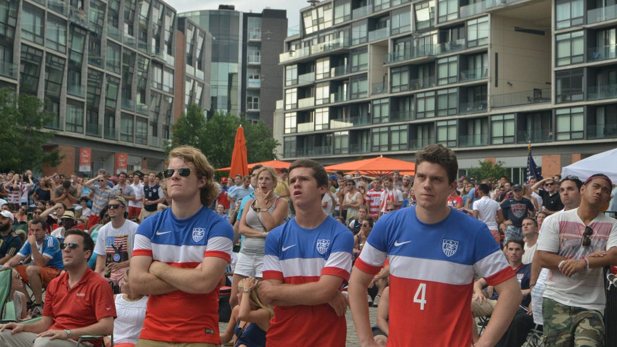  USA soccer fans fill the Piazza at Schmidt's in Philadelphia. (Bas Slabbers/for NewsWorks) 