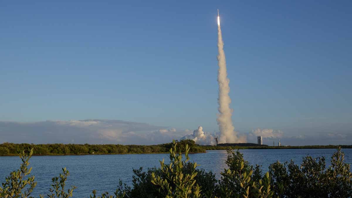 A rocket takes off from Cape Canaveral in Florida. (Joel Kowsky/NASA via AP)
