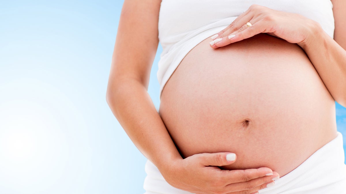  (<a href=“http://www.shutterstock.com/pic-131198657/stock-photo-close-up-of-a-cute-pregnant-belly.html?src=GSI1T3PgpeFONiSruyXR-g-1-2”>Photo</a> via ShutterStock) 