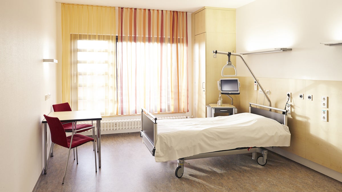  Hospital room (via ShutterStock) 