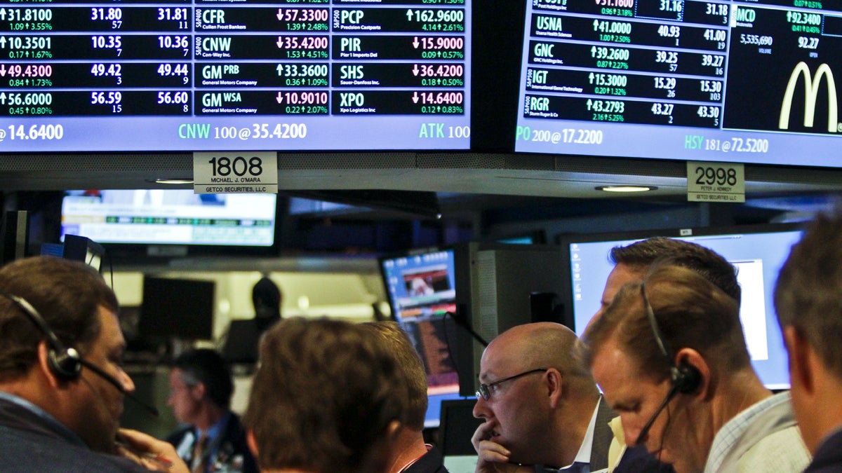  Traders work as the New York Stock Exchange nears closing. (AP Photo/Bebeto Matthews, file) 