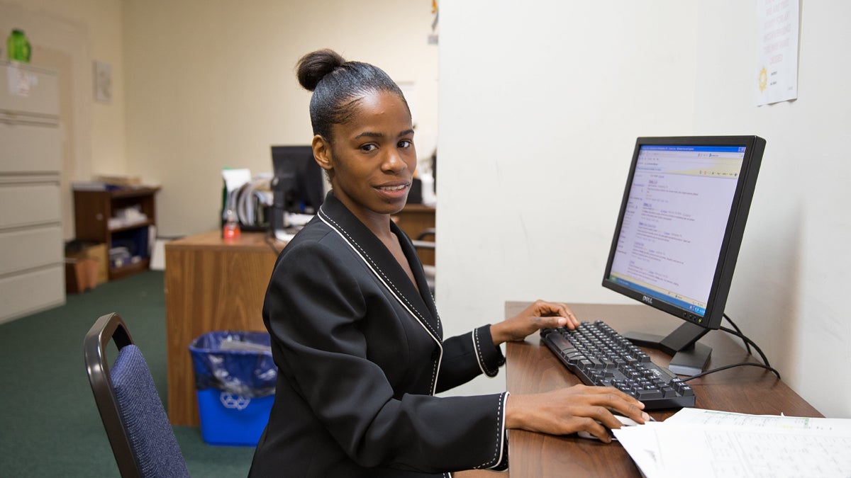  Twanda Cleveland searches for job openings at the EARN Center in North Philadelphia.  (Lindsay Lazarski/WHYY) 