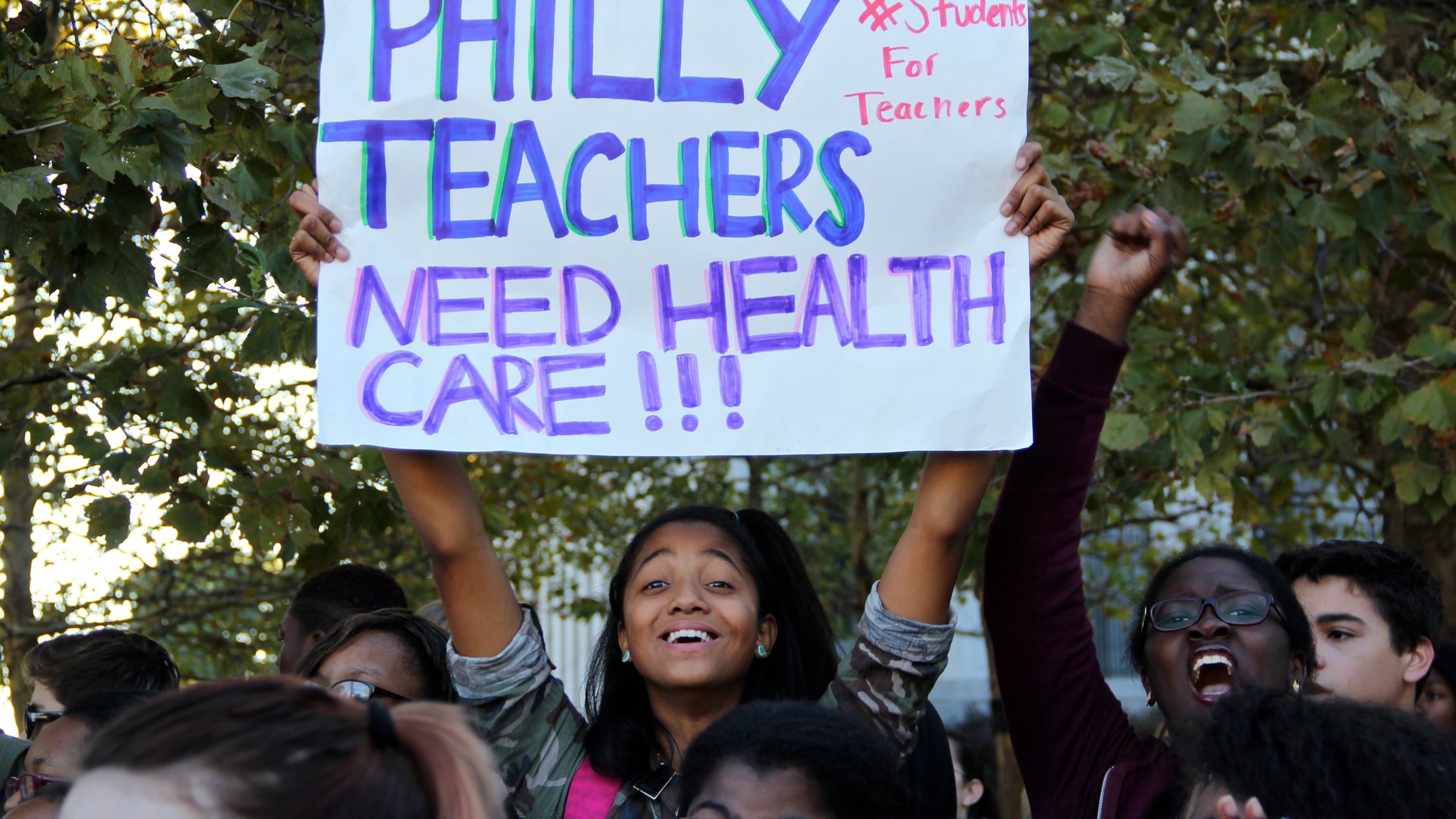 Students protest on behalf of their teachers during a demonstration at the Philadelphia High School of the Creative and Performing Arts. (Emma Lee/WHYY)