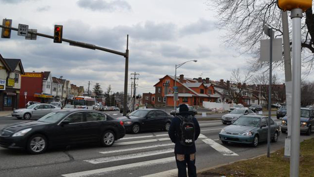 The wide, high-traffic boulevard poses a challenge to pedestrians (PlanPhilly Photo) 