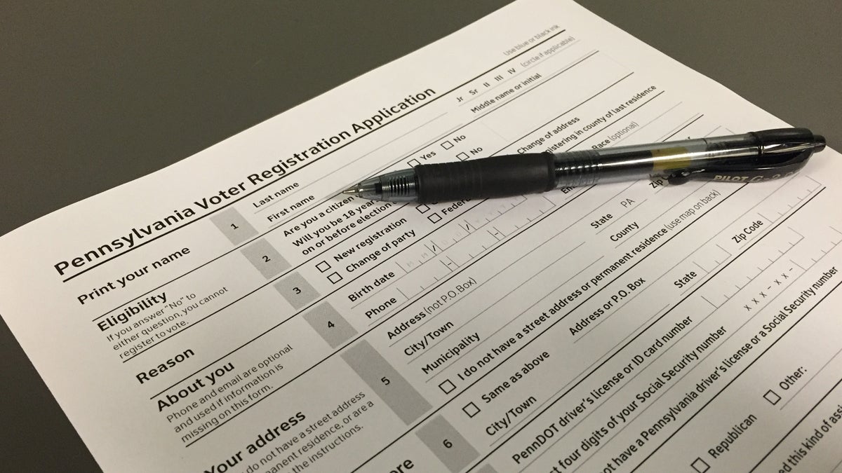 Pennsylvania voter registration application (Eric Walter/WHYY)