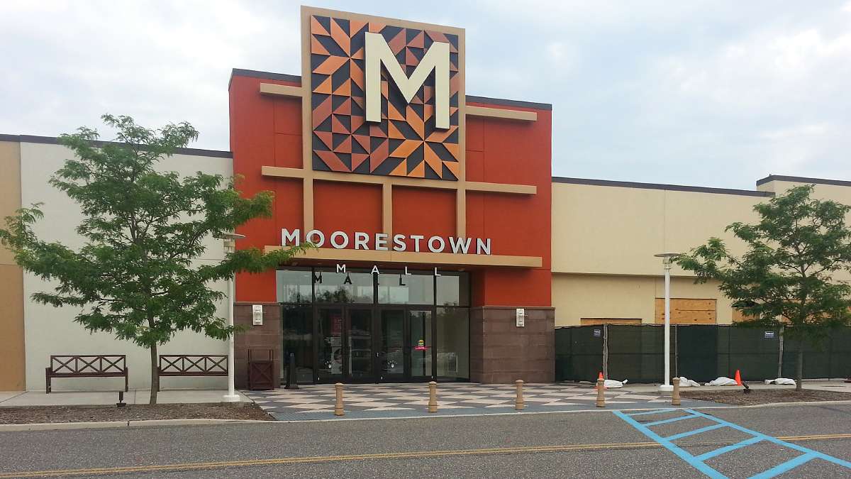  The owners of the Moorestown Mall are hoping a facelift and higher end restaurants will help attract more customers. (Alan Tu/WHYY). 