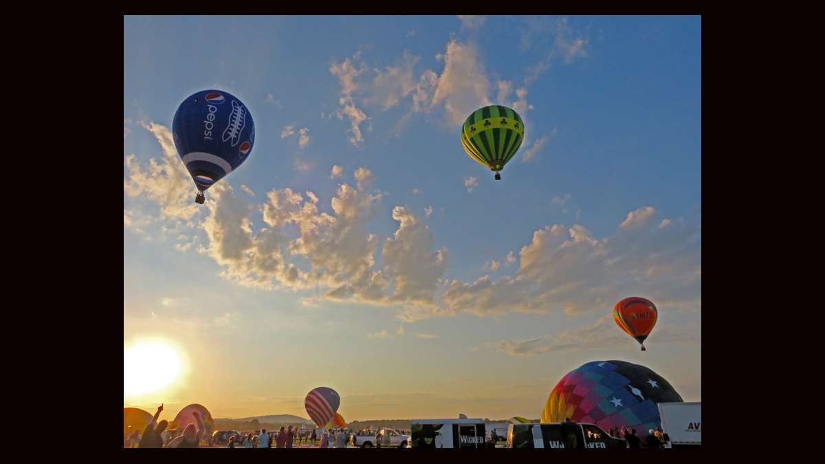 Hot air balloons at the 2015 QuickChek festival. (Lane Blackmer/for NewsWorks)