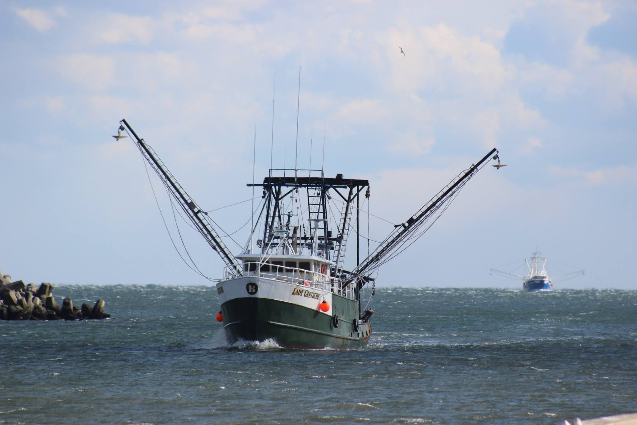  Lady Gertrude heading into the Manasquan Inlet on Jan. 7, 2015. (Photo: Jerry Meaney/Barnegat Bay Island, NJ via Facebook) 