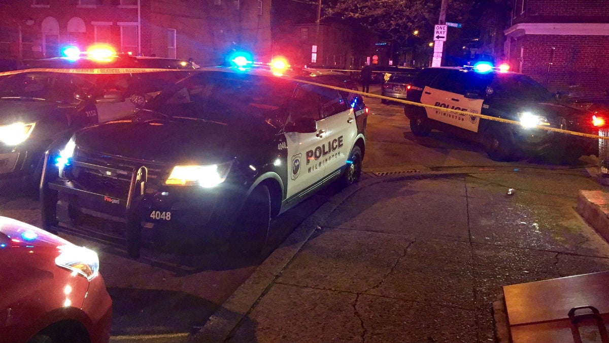 Wilmington Police investigate the shooting death of a 17-year-old girl Wednesday night in the 900 block of Kirkwood St. in the city's Eastside section. (John Jankowski/for NewsWorks) 