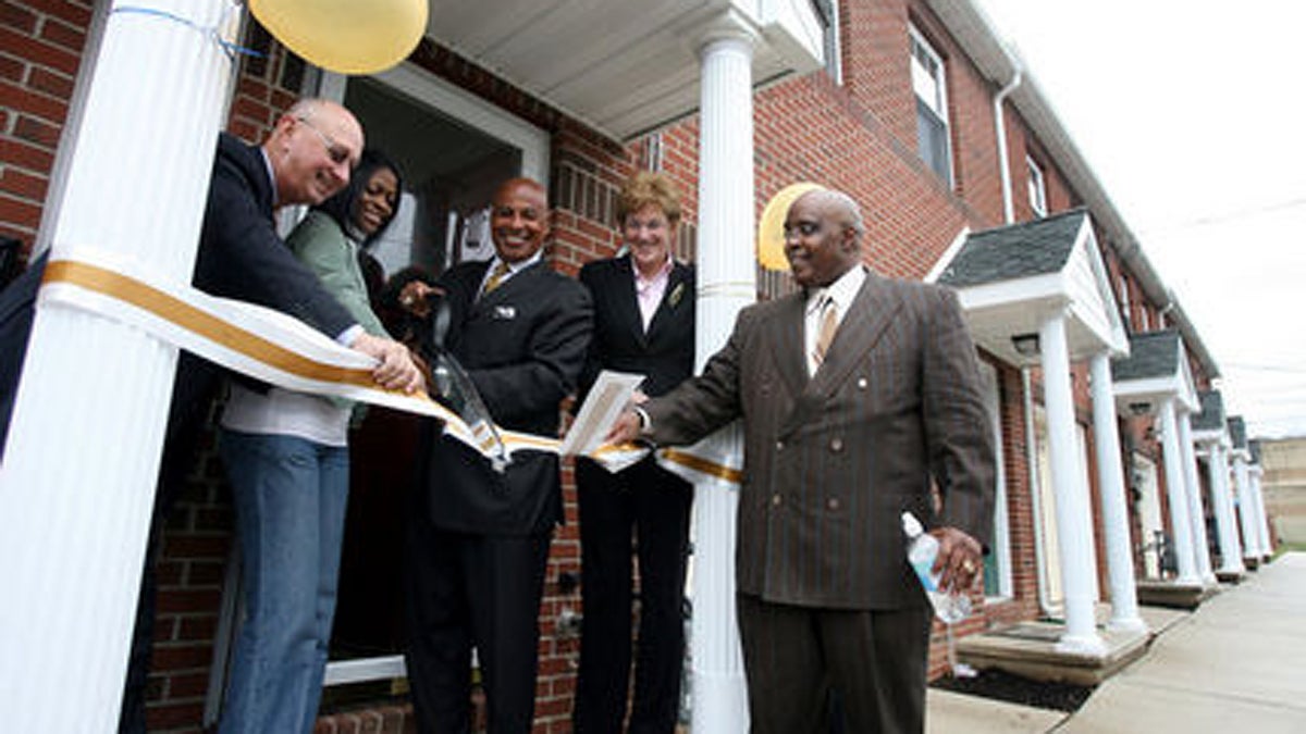  In an April 2008 photo, (from left) Robert Kahan of Tara Developers, new homeowner Tracey Ames, Trenton Mayor Doug Palmer, Marge Della Vecchia, executive director of NJ Professional Planner, and Rev. John H. Harris cut the ribbon for 10 new houses on Titus Avenue in Trenton. (Frank Jacobs III/The Times of Trenton) 
