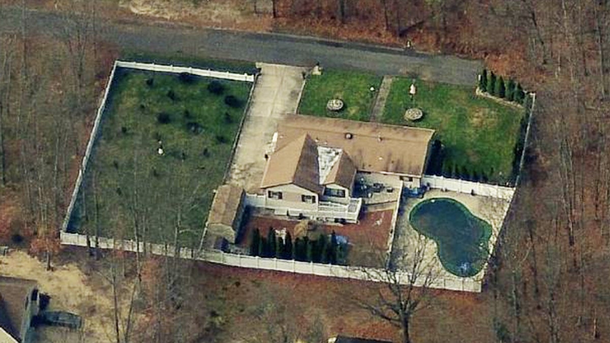  Police scanner reports the man drowned in a pool at 1042 Spruce Avenue in Williamstown, N.J. (Image from Bing Maps) 
