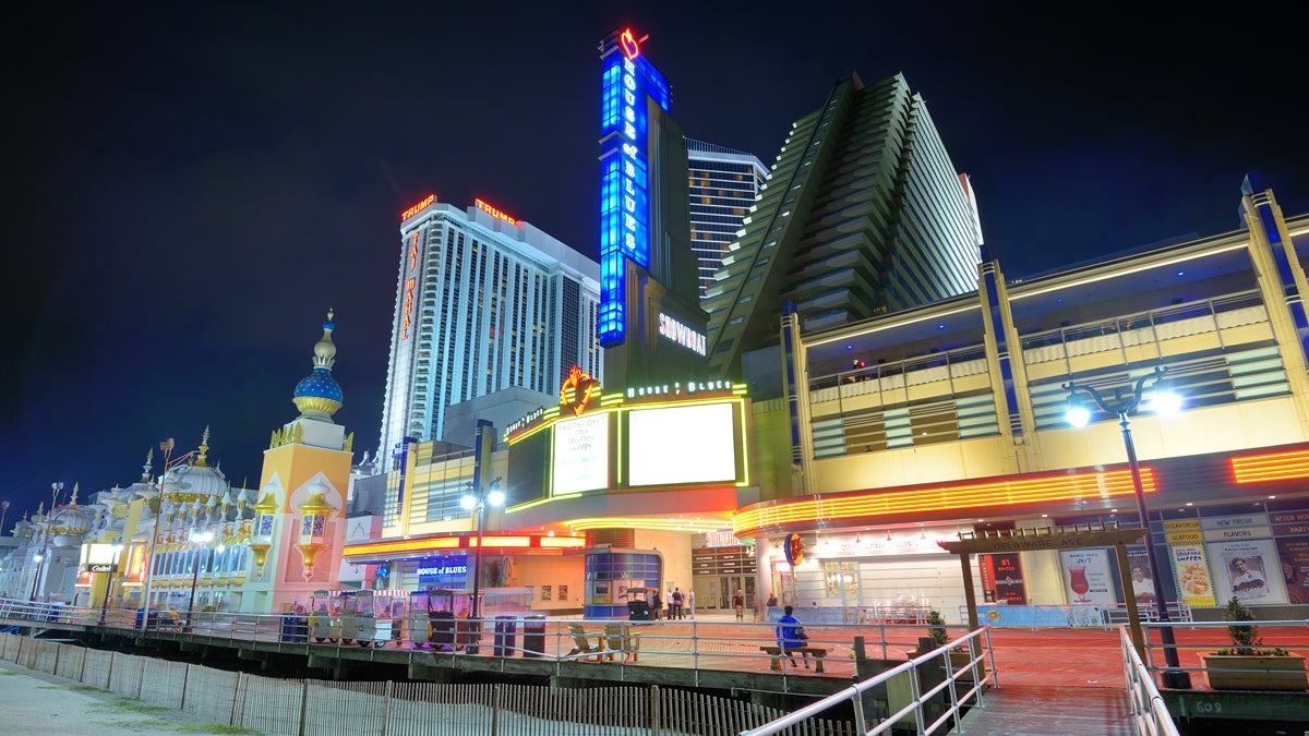  Atlantic City casinos line the famous boardwalk. (Photo from Shutterstock) 