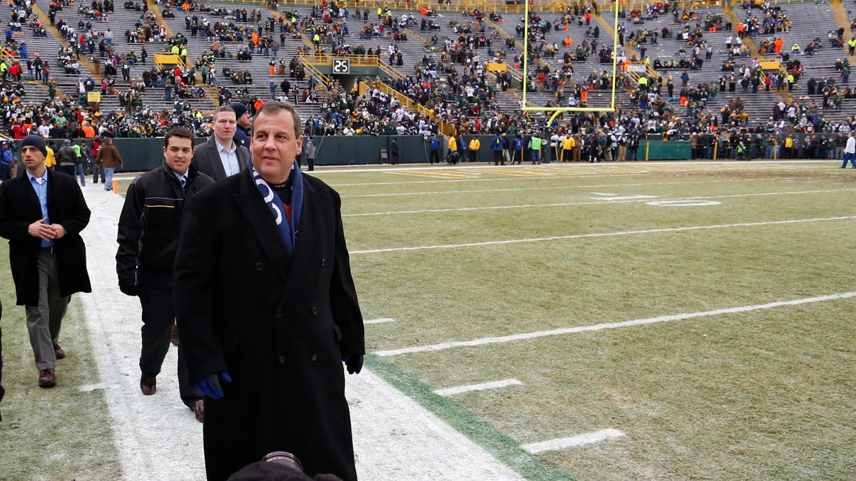  Gov Christie walks on the sidelines at Lambeau Field before Sunday's Packers vs. Cowboys game.  (AP Photo/Matt Ludtke) 