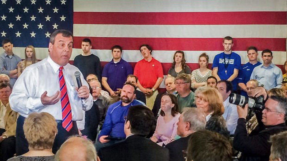 20150422-christie-tracker-1200 Gov. Chris Christie holds his first town hall outside New Jersey in Londonderry, NH. (Matt Katz/WNYC)