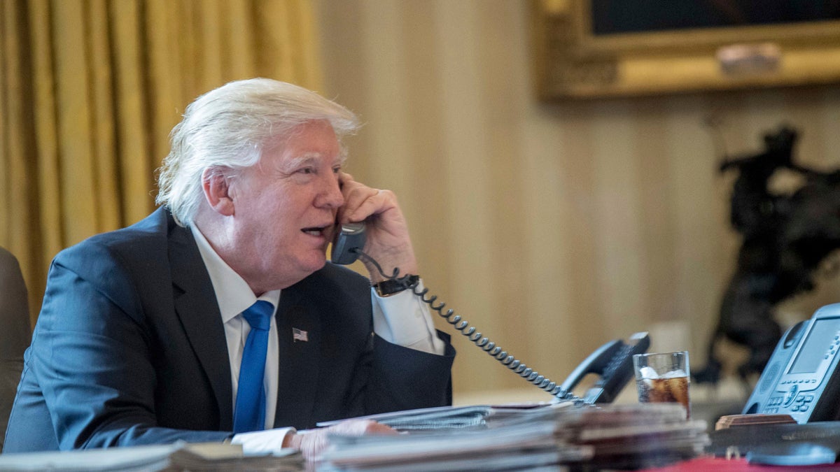  President Donald Trump speaks on the phone with Russian President Vladimir Putin, Saturday, Jan. 28, 2017, in the Oval Office at the White House in Washington. (AP Photo/Andrew Harnik) 