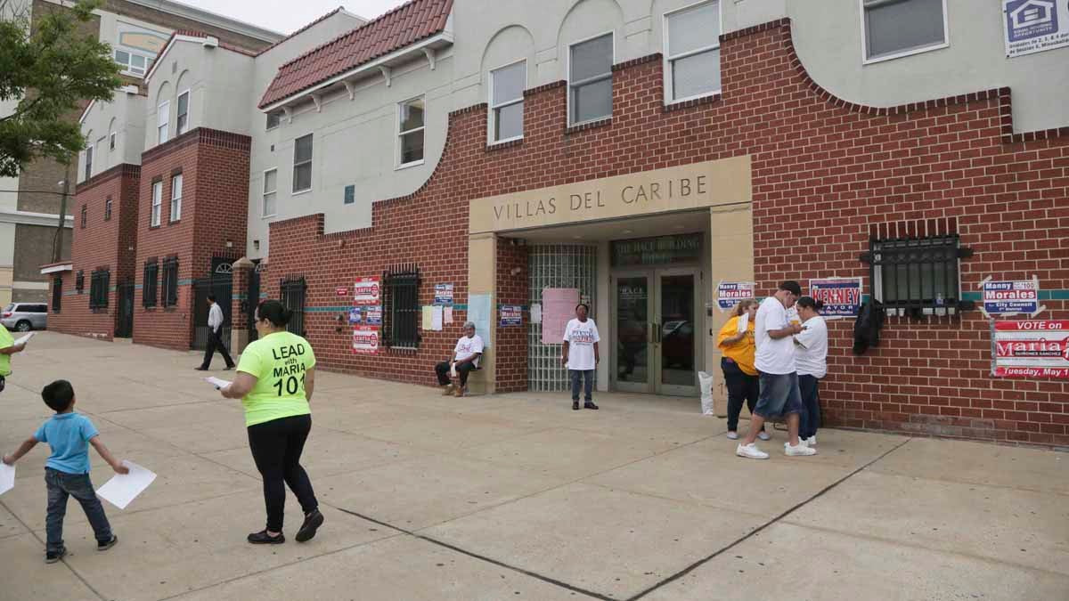  Election officials at the Villas del Caribe on Allegheny Avenue confirmed that voting machines were malfunctioning, causing discrepancies between voter signatures and machine votes. (Kevin Cook/ for NewsWorks) 