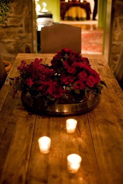 <p>A flower arrangement on a dining room table in one of the homes opened to the public Saturday for the Holiday House Tour. (Brad Larrison/For NewsWorks)</p>
