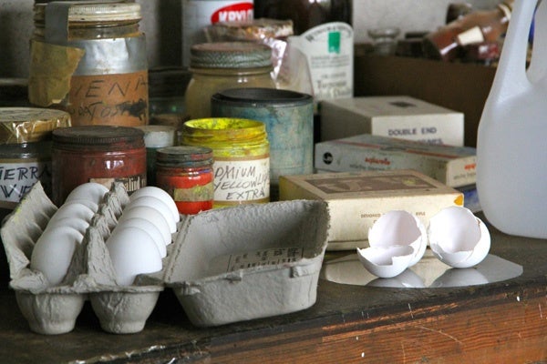 Andrew Wyeth's work table hints at freshly mixed egg tempera paints. (Emma Lee/for NewsWorks)