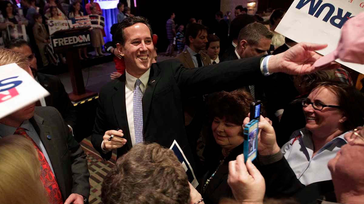  Republican presidential candidate, former U.S. Sen. Rick Santorum greets supporters during a primary election night party in Cranberry, Pennsylvania, April 3, 2012. (AP file  photo) 