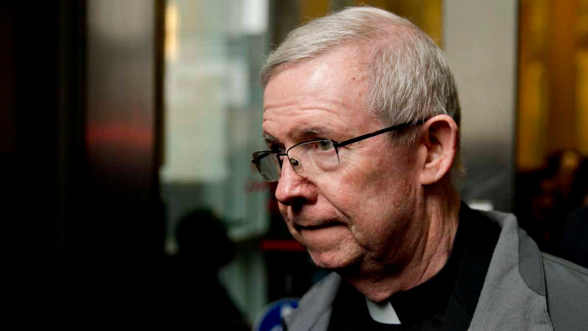  Monsignor William Lynn walks from the criminal justice center after a bail hearing last year in Philadelphia. The state Supreme Court has reinstated the landmark child-endangerment conviction of a Roman Catholic monsignor. (AP file photo) 