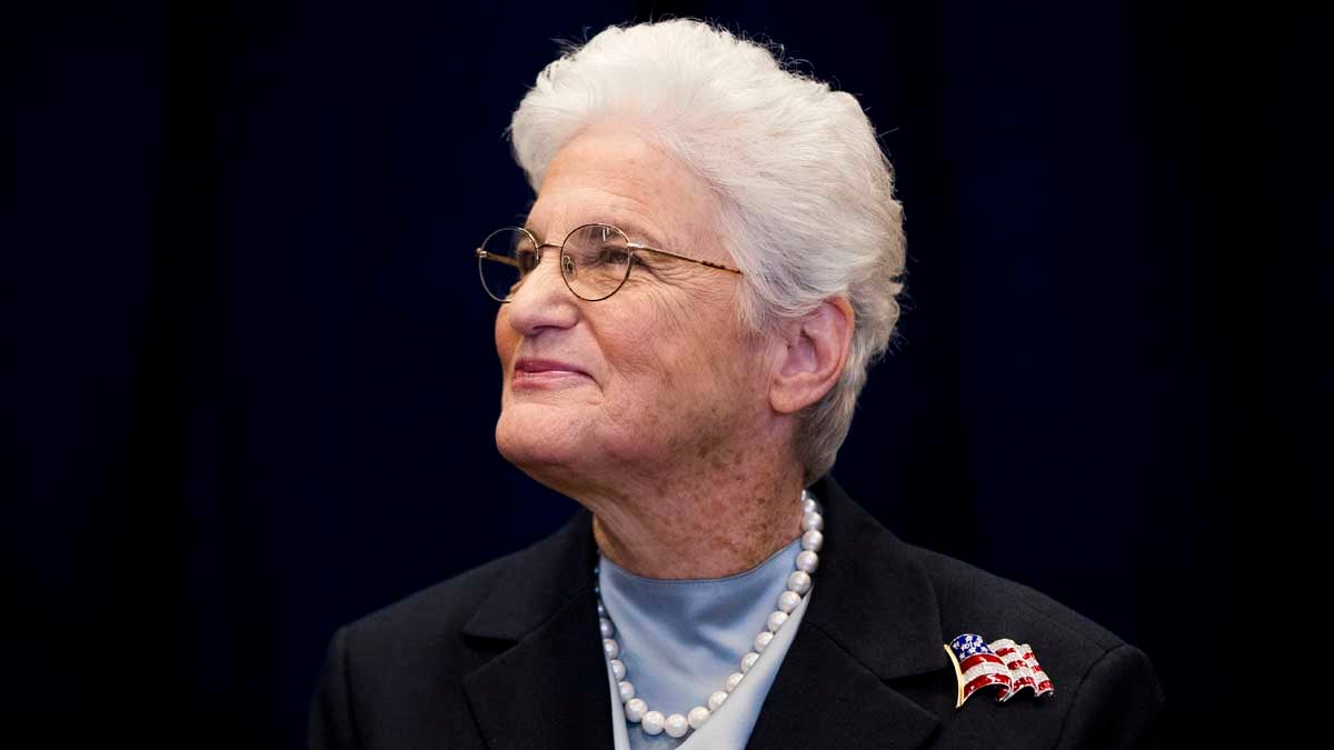  Lynne Abraham has challenged her rivals in the Philadelphia mayoral contest to sign a 