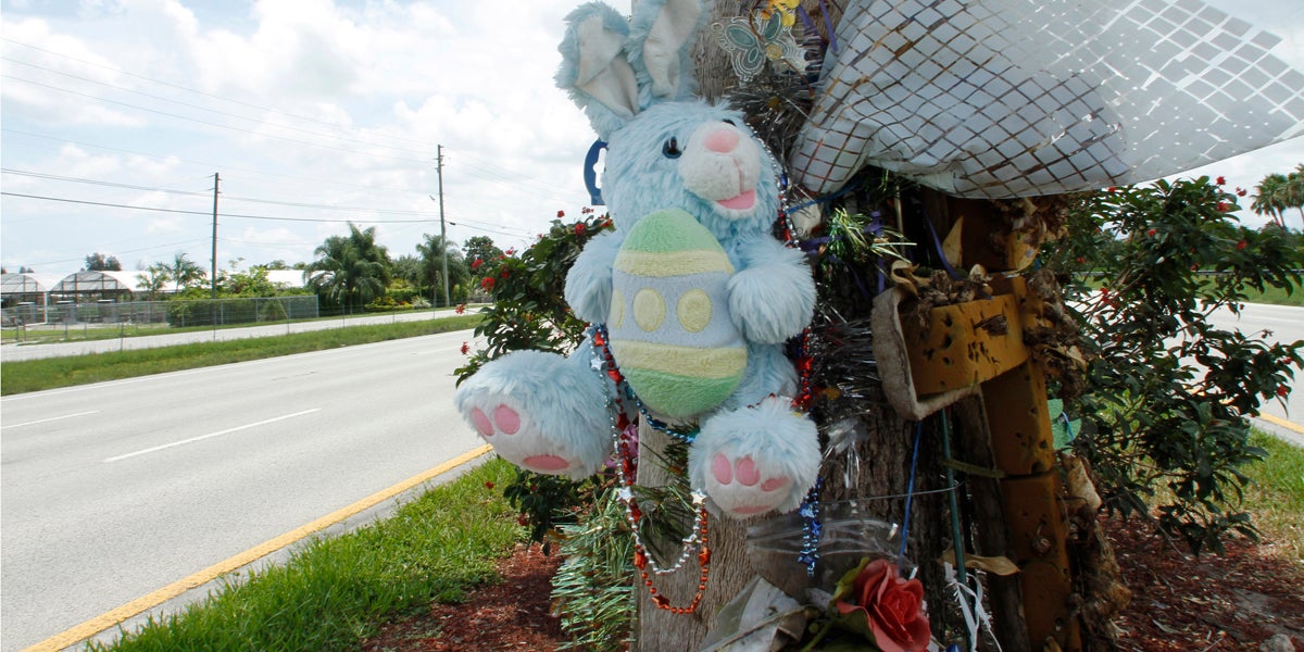  New Jersey lawmakers want to provide an alternative to roadside memorials in honor of those who have died in crashes. (AP file photo) 