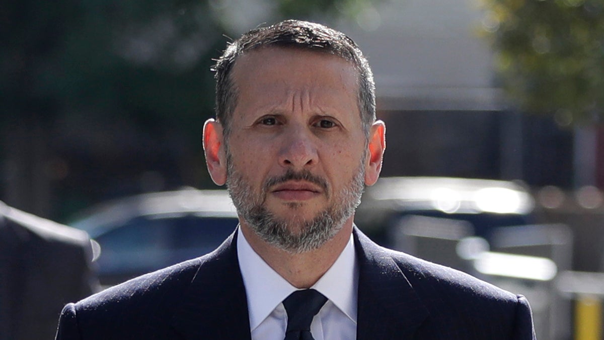  David Wildstein, the prosecution's star witness, took the stand for the entire second week of the Bridgegate trial in federal court in Newark, New Jersey. (AP photo/Julio Cortez) 