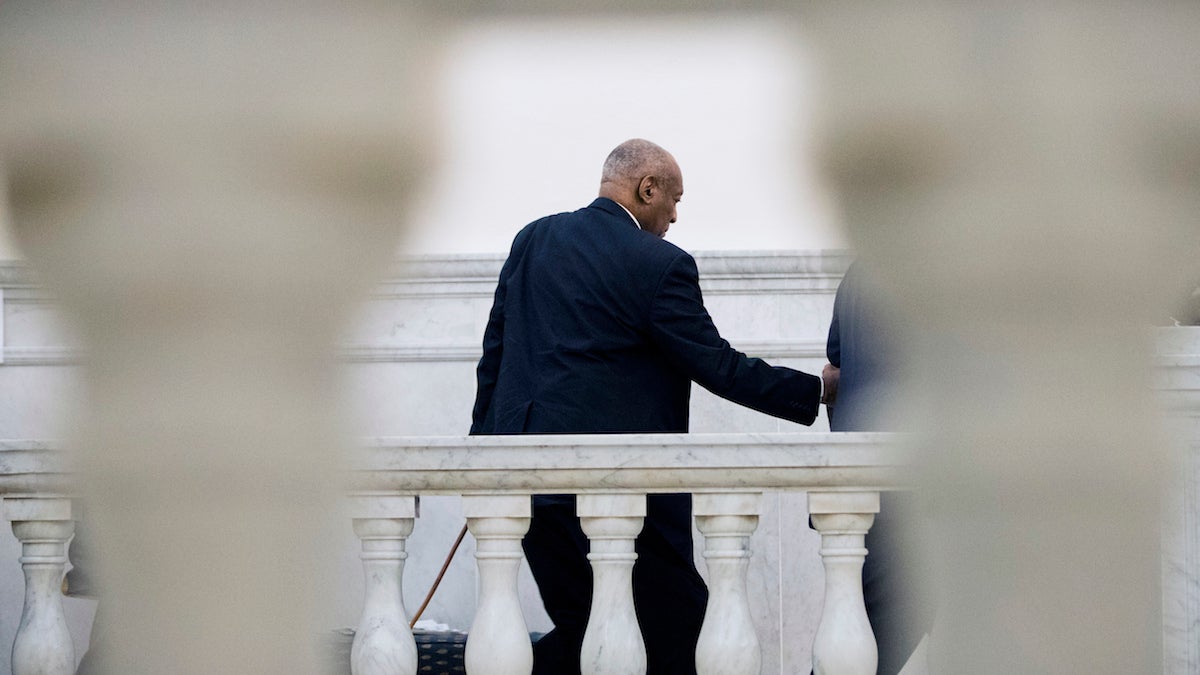  Bill Cosby walks from the courtroom during jury deliberations in his sexual assault trial at the Montgomery County Courthouse in Norristown, Pa., Tuesday, June 13, 2017. (AP Photo/Matt Rourke, Pool) 