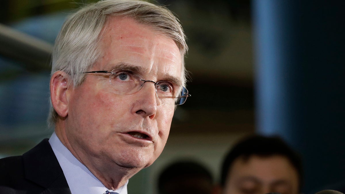  Amtrak CEO Wick Moorman holds a news conference, Thursday, April 6, 2017, in New York's Penn Station. Moorman says that a train derailment in New York that has caused major delays for commuters at the nation's busiest rail hub was caused when a track split after the train went over a weakened wooden railroad tie. (Mark Lennihan/AP Photo) 