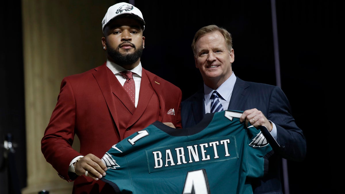  Tennessee's Derek Barnett, left, poses with NFL commissioner Roger Goodell after being selected by the Philadelphia Eagles during the first round of the 2017 NFL football draft, Thursday, April 27, 2017, in Philadelphia. (Matt Rourke/AP Photo) 