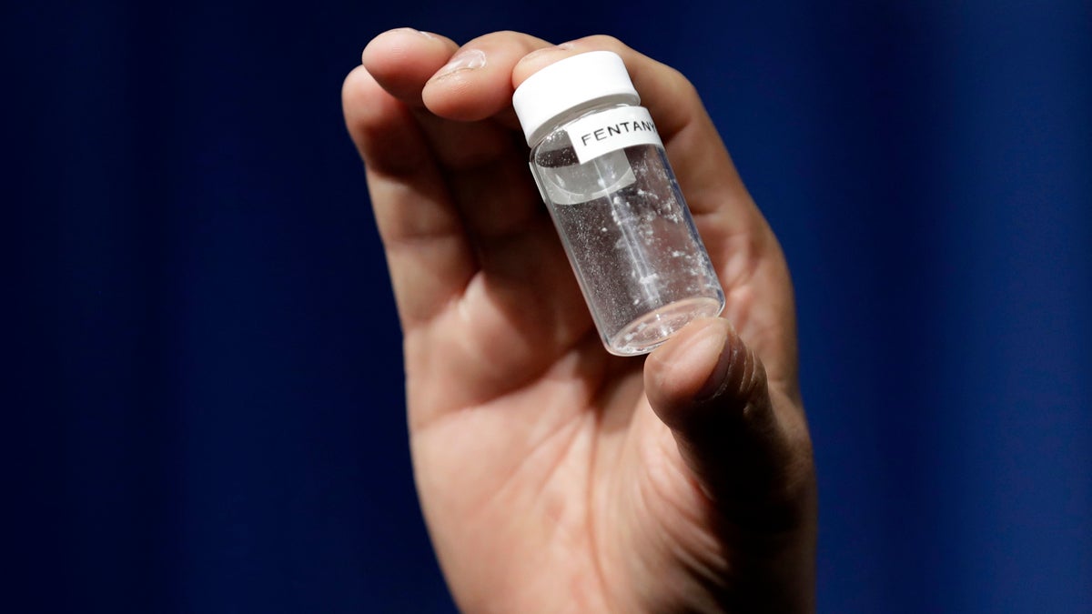 A reporter holds up an example of the amount of fentanyl that can be deadly after a news conference about deaths from fentanyl exposure, at DEA Headquarters in Arlington Va., Tuesday, June 6, 2017. (Jacquelyn Martin/AP Photo) 