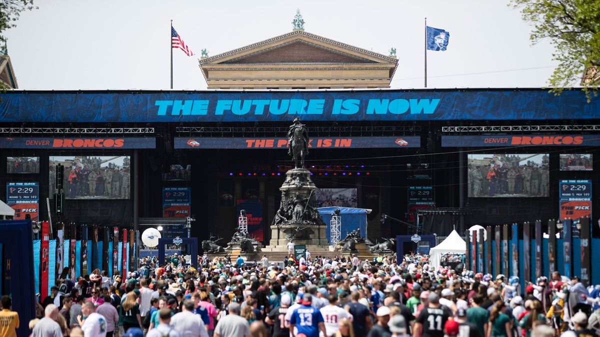  Fans gather for the 2017 NFL football draft, Saturday, April 29, 2017, in Philadelphia. (Matt Rourke/AP Photo) 