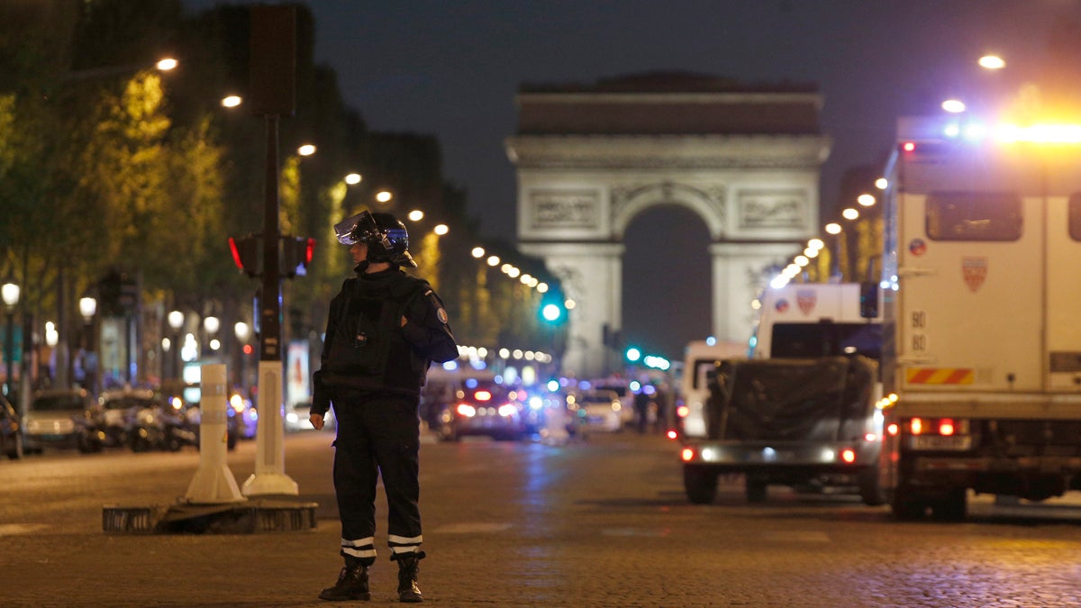  A police officer stands guard after a fatal shooting on the Champs Elysees in Paris, France, Thursday, April 20, 2017. Paris police: Attacker shot police guarding metro near Champs-Elysees but was shot dead; 1 police killed, 1 wounded. (Thibault Camus/AP Photo) 