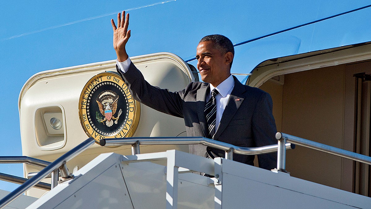  President Barack Obama waves during his arrival on Air Force One, Thursday, May 7, 2015, at Oregon Air National Guard Base in Portland, Oregon. (Pablo Martinez Monsivais/AP Photo) 