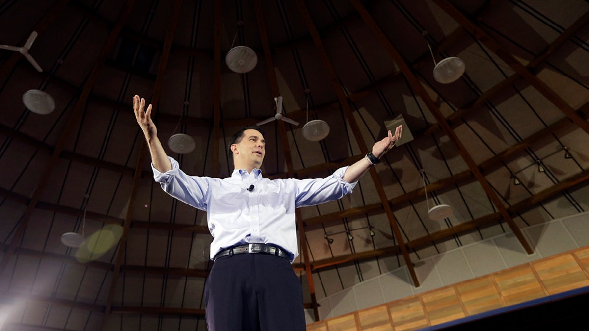  Wisconsin Gov. Scott Walker waves to supporters as he announces he is running for the 2016 Republican presidential nomination at the Waukesha County Expo Center, Monday, July 13, 2015, in Waukesha, Wis. (Nam Y. Huh/AP Photo) 