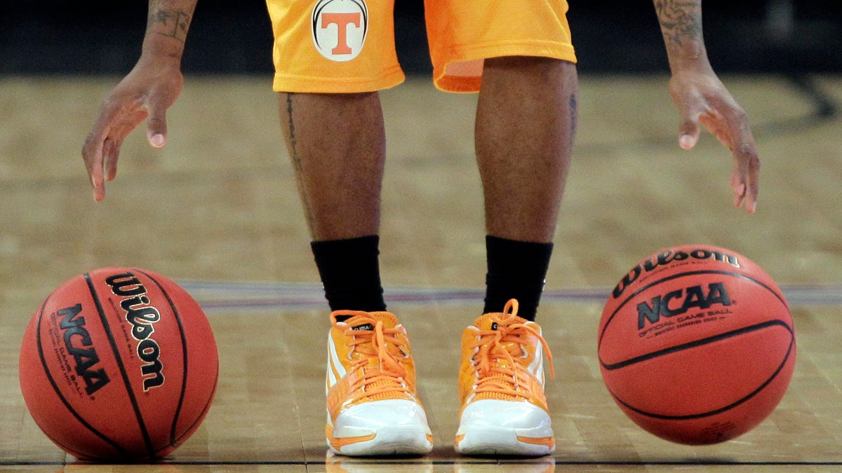  A Tennessee NCAA player bounces two basketballs during practice. (Elise Amendola/AP Photo) 