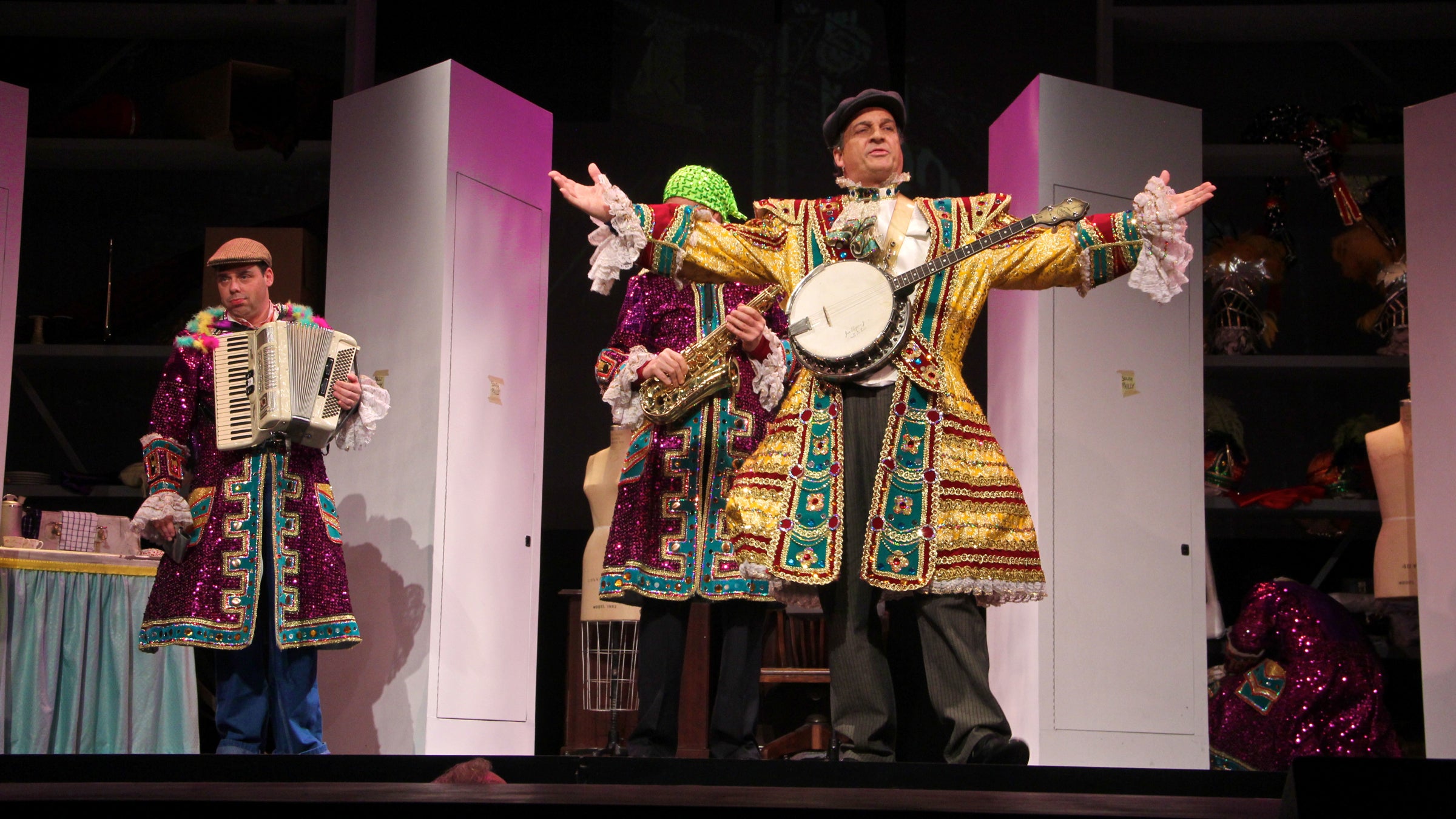 John Monforto as Banjo Eddie leads the Dock Street Troubadors in The Three Maries. (Emma Lee/WHYY)