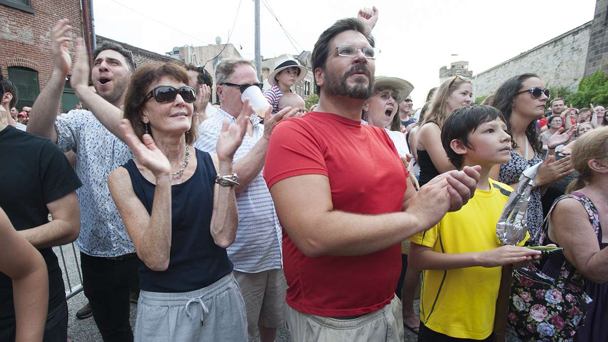 Hundreds of spectators filled the 2100 block of Fairmount Avenue.