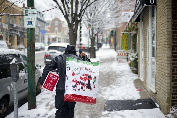 <p><p>A man hauls holiday items on his shoulder. (Bas Slabbers/for NewsWorks)</p></p>
