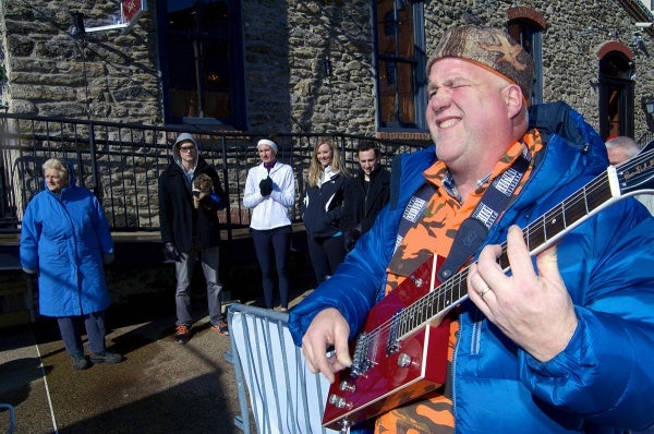 <p><p>Dave Munson plays a rectangular shaped guitar for pedestrians near Main Street. (Bas Slabbers/for NewsWorks)</p></p>
