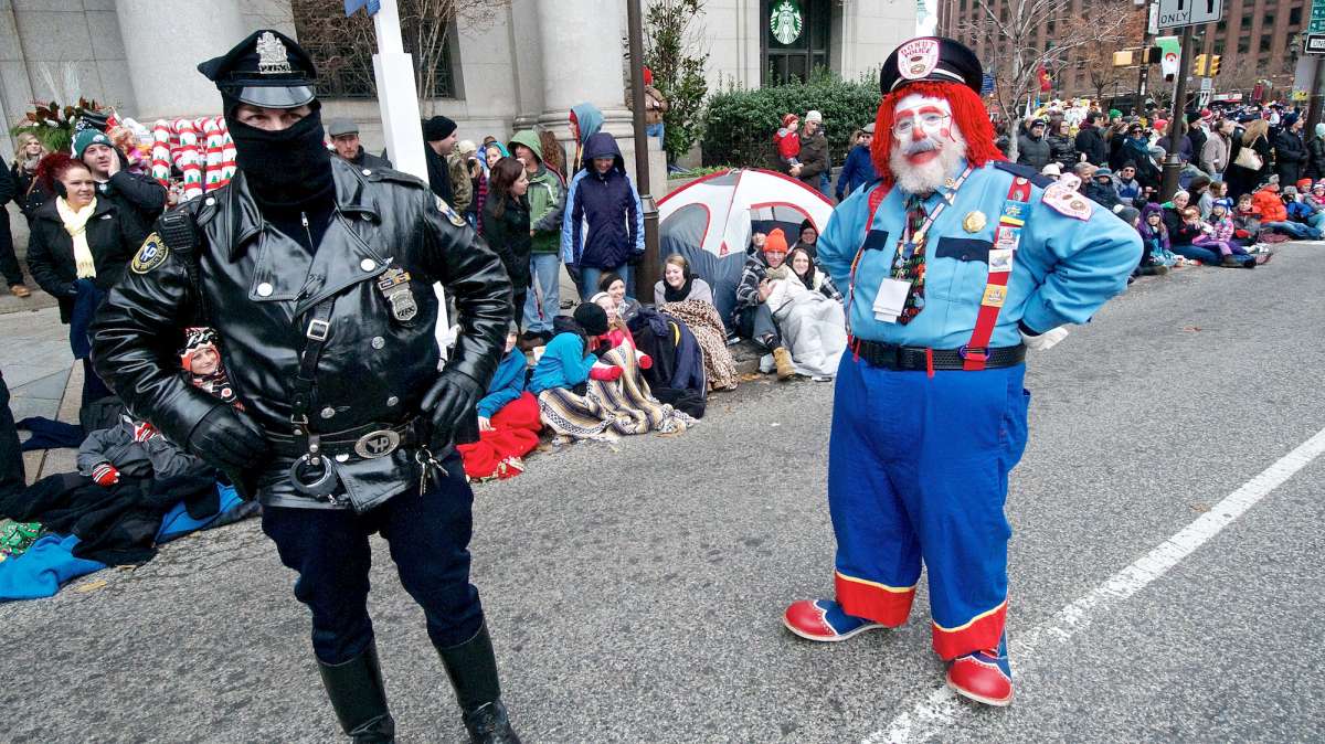 Officers with the Philadelphia Police Department made sure everything was safe along the parade route. (Bas Slabbers/for NewsWorks)