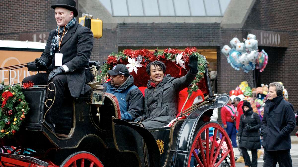 Mayor Micheal Nutter and his wife Lisa ride a horse-drawn carriage ahead of the parade. (Bas Slabbers/for NewsWorks)